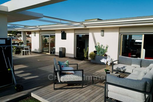 Apartment / Etagenwohnung in Cagnes-sur-Mer, Alpes-Maritimes