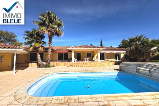 Villa in Les Pennes-Mirabeau, Bouches-du-Rhône