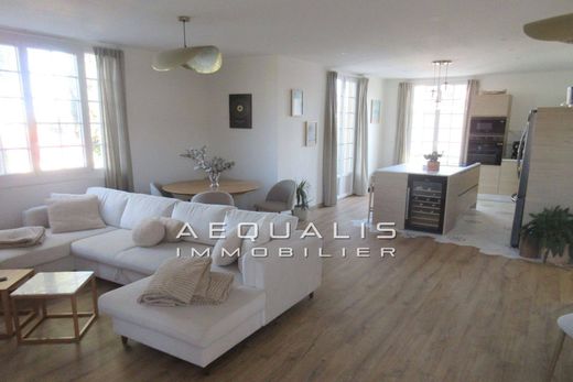 Apartment / Etagenwohnung in Saint-Laurent-du-Var, Alpes-Maritimes