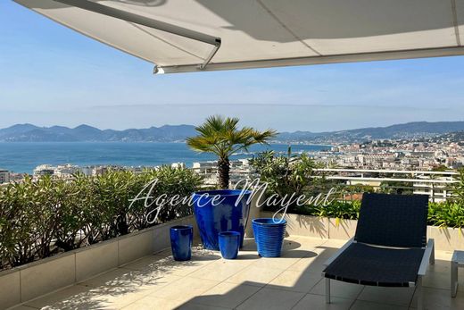 Apartment / Etagenwohnung in Cannes, Alpes-Maritimes