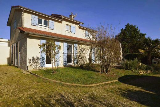 Villa en Orliénas, Ródano