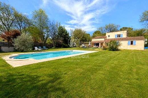 Villa in Saint-Maximin-la-Sainte-Baume, Var