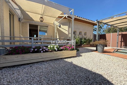 Villa in Latour-Bas-Elne, Pyrénées-Orientales