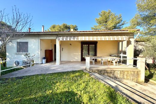 ﻓﻴﻼ ﻓﻲ مارسيليا, Bouches-du-Rhône