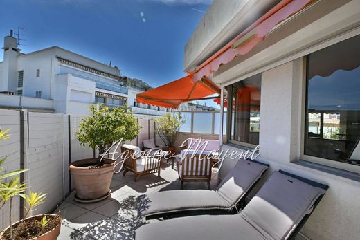 Apartment / Etagenwohnung in Cannes, Alpes-Maritimes