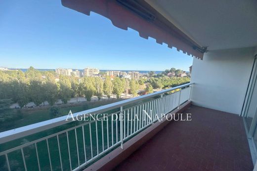 Apartment in Mandelieu-la-Napoule, Alpes-Maritimes