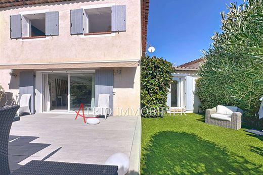 Villa à Saint-Laurent-du-Var, Alpes-Maritimes