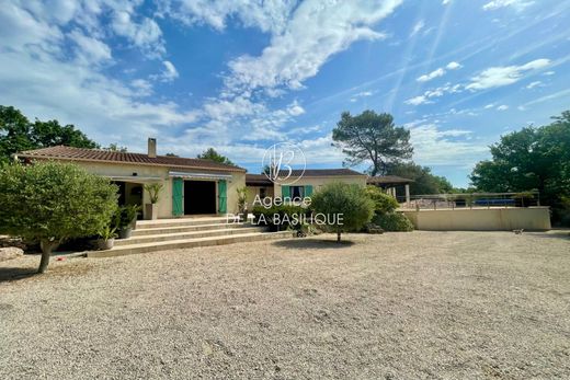 Villa in Saint-Maximin-la-Sainte-Baume, Var