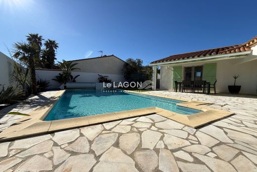 Villa in Saint-Cyprien-Plage, Pyrénées-Orientales