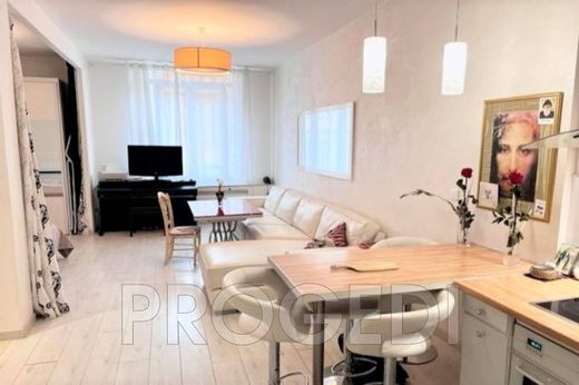 Beausoleil, Alpes-Maritimesのアパートメント