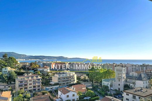 Apartment / Etagenwohnung in Nizza, Alpes-Maritimes