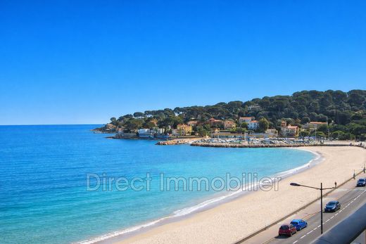 Apartment / Etagenwohnung in Antibes, Alpes-Maritimes