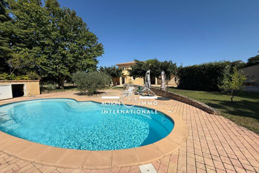 Villa in Saint-Martin-de-Crau, Bouches-du-Rhône