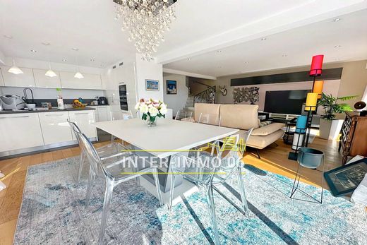 Apartment / Etagenwohnung in Cagnes-sur-Mer, Alpes-Maritimes