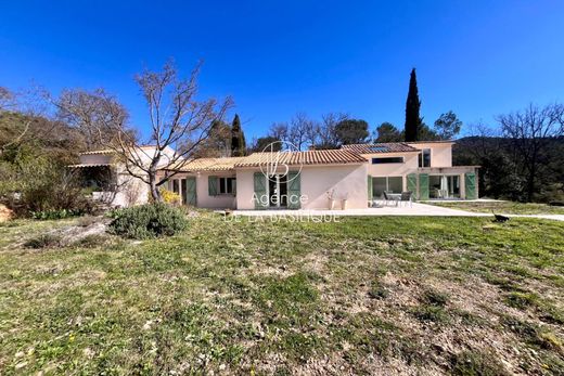 Villa in Saint-Maximin-la-Sainte-Baume, Var