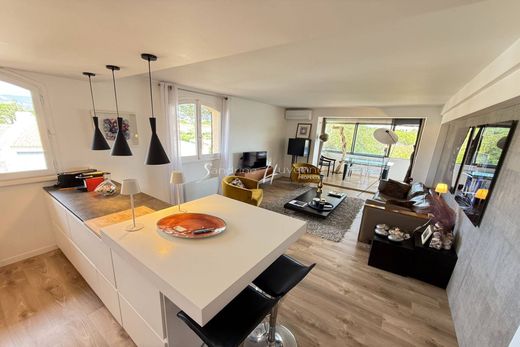 Apartment / Etagenwohnung in Cogolin, Var