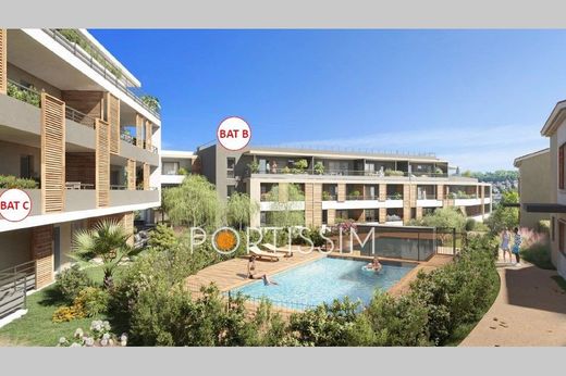 Apartment / Etagenwohnung in Saint-Laurent-du-Var, Alpes-Maritimes