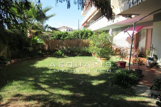 Apartment / Etagenwohnung in Saint-Laurent-du-Var, Alpes-Maritimes