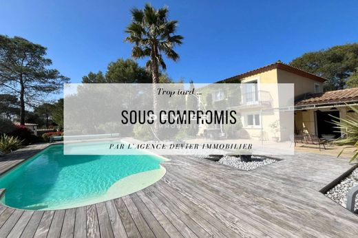 Villa in Saint-Jean-de-Cornies, Hérault