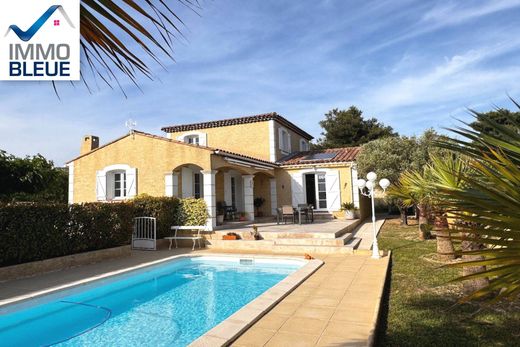 Villa in Gignac-la-Nerthe, Bouches-du-Rhône