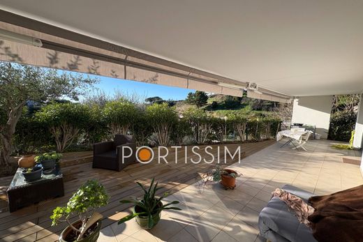 Apartment / Etagenwohnung in Saint-Laurent-du-Var, Alpes-Maritimes