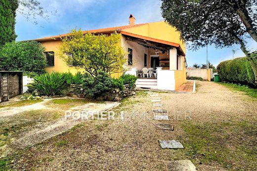 Villa in Villeneuve-Loubet, Alpes-Maritimes