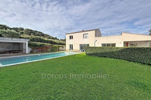 Villa in Saint-Saturnin-lès-Avignon, Vaucluse