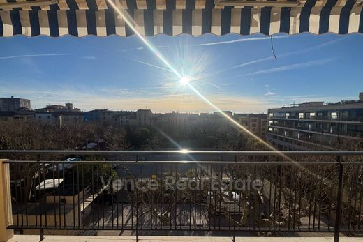 Apartment / Etagenwohnung in Vence, Alpes-Maritimes