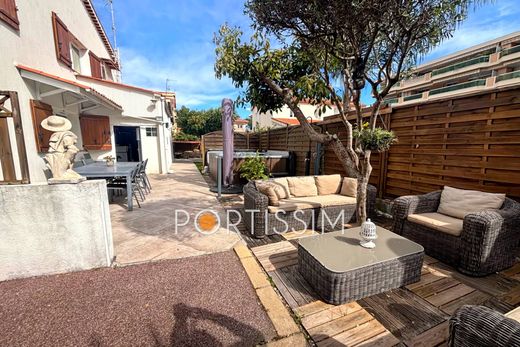 Villa in Saint-Laurent-du-Var, Alpes-Maritimes