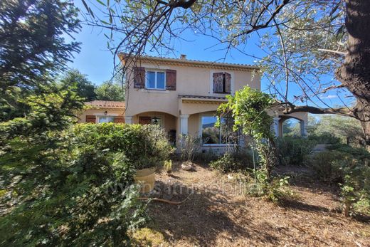 Villa in Mirabel-aux-Baronnies, Drôme