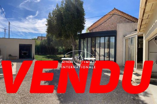 Villa in Saint-Martin-de-Crau, Bouches-du-Rhône