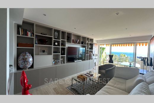 Apartment / Etagenwohnung in Golfe-Juan, Alpes-Maritimes
