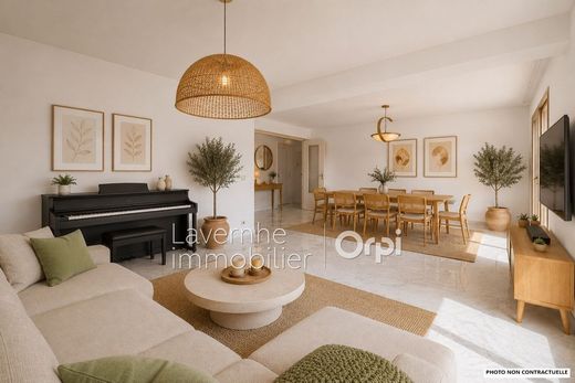 Apartment / Etagenwohnung in Antibes, Alpes-Maritimes