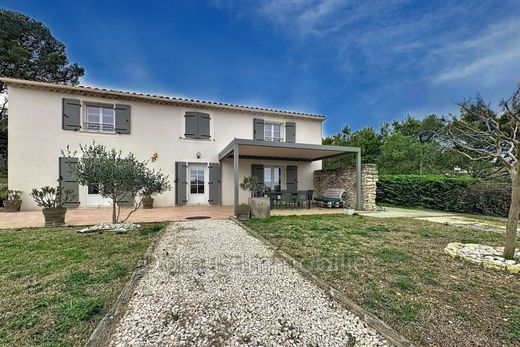Villa in Châteauneuf-de-Gadagne, Vaucluse