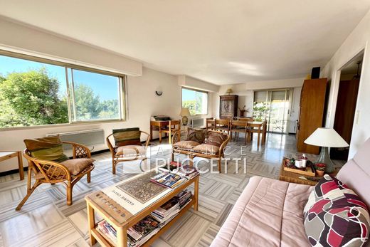 아파트 / Vence, Alpes-Maritimes