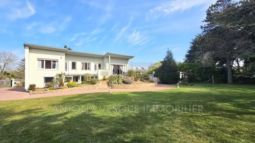 빌라 / Agon-Coutainville, Manche