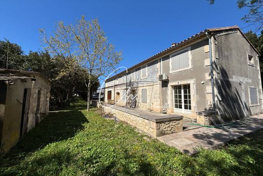 Villa a Arles, Bocche del Rodano