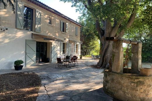 Villa a Arles, Bocche del Rodano
