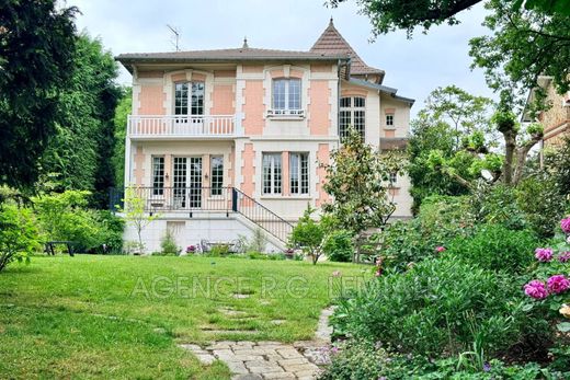 Villa in Maisons-Laffitte, Yvelines