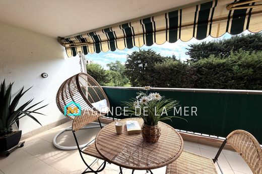 Apartamento - Mandelieu-la-Napoule, Alpes Marítimos