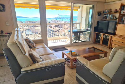 Apartment / Etagenwohnung in Toulon, Var