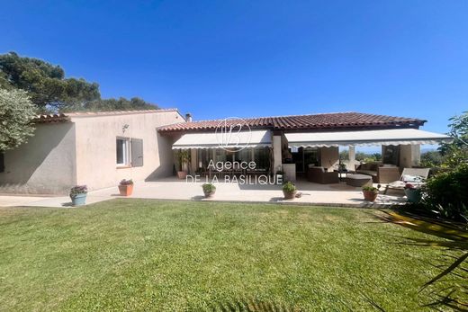 Villa in Saint-Maximin-la-Sainte-Baume, Var