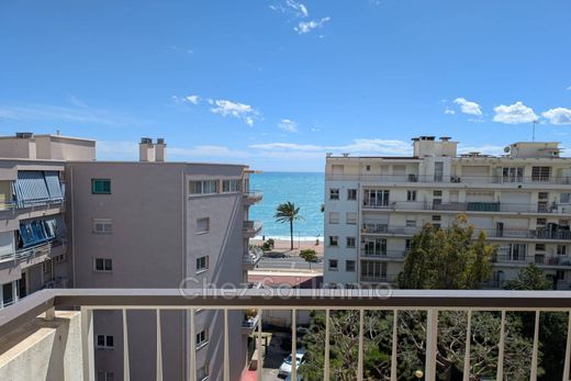 Apartment / Etagenwohnung in Cagnes-sur-Mer, Alpes-Maritimes
