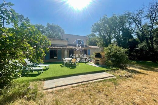 Βίλα σε Saint-Maximin-la-Sainte-Baume, Var