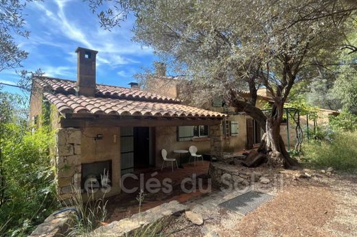 Villa in Le Revest-les-Eaux, Var
