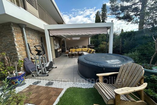 Apartment / Etagenwohnung in Les Issambres, Var