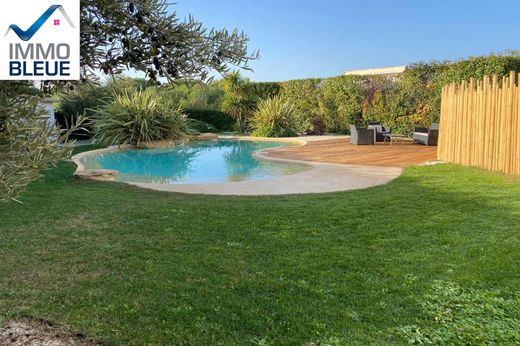 Villa in Les Pennes-Mirabeau, Bouches-du-Rhône