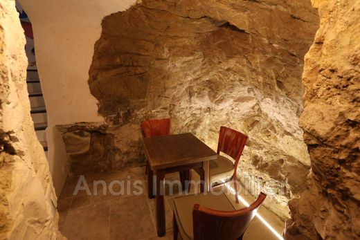 ‏וילה ב  גרימאוד, Var