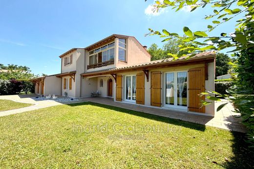 Villa in Breuillet, Charente-Maritime