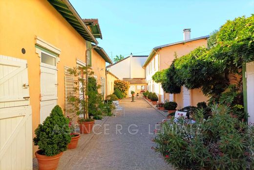 Villa in Maisons-Laffitte, Yvelines